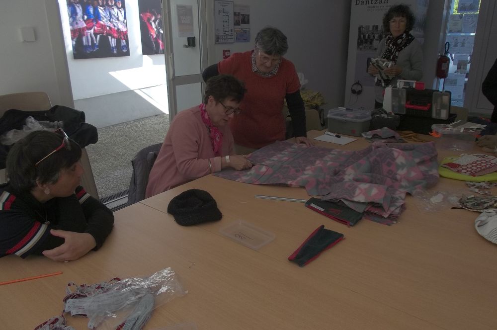 Créativité et engagement : rencontre avec les Couturières du Cœur