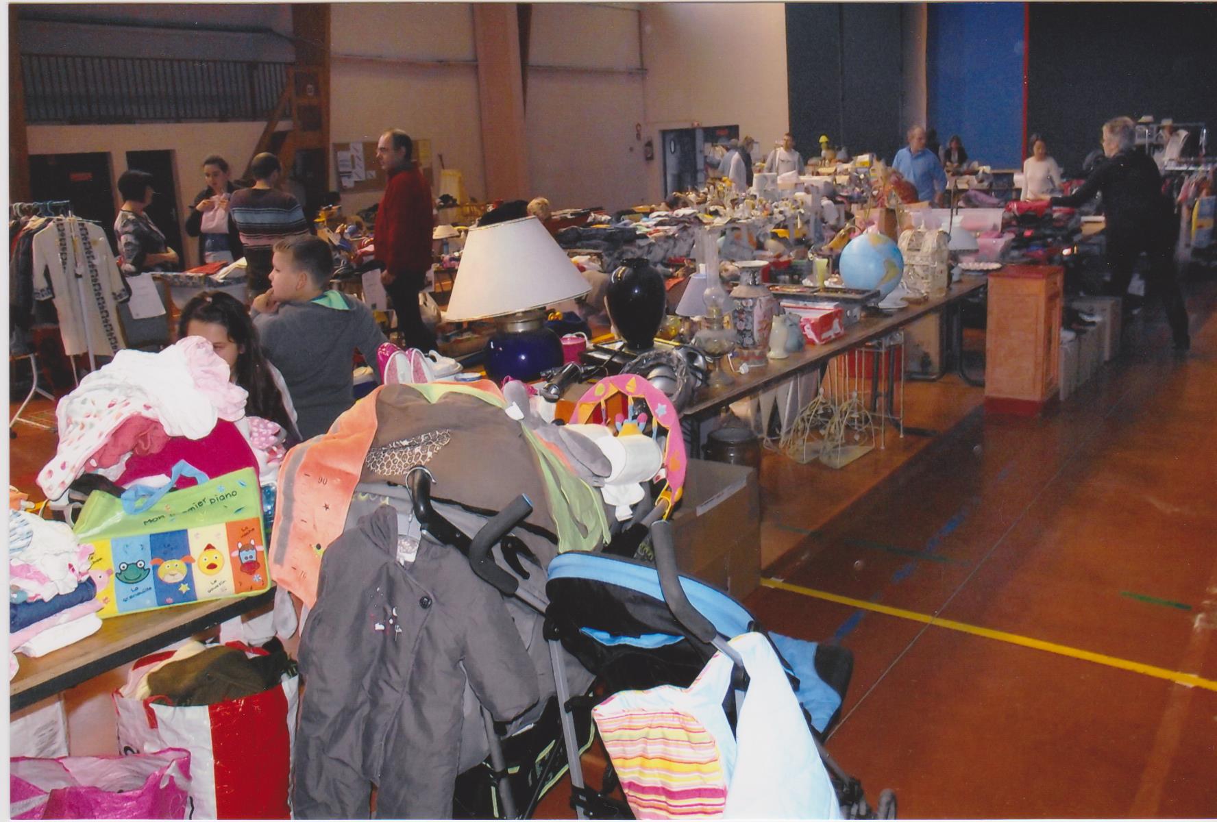 Un vide-grenier  inoubliable  : convivialité et partage au rendez-vous